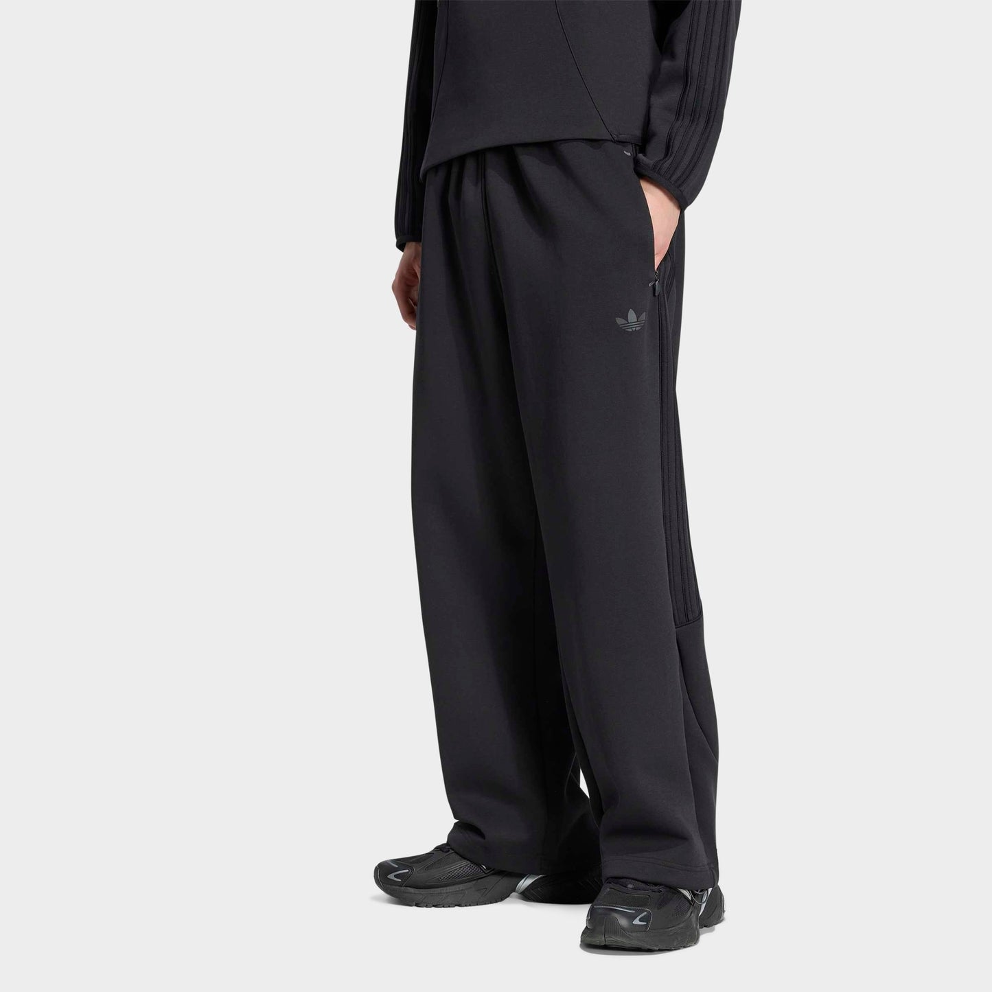 Men's adidas Originals Spacer Teamgeist 26 Cutline Open Hem Pants - Black