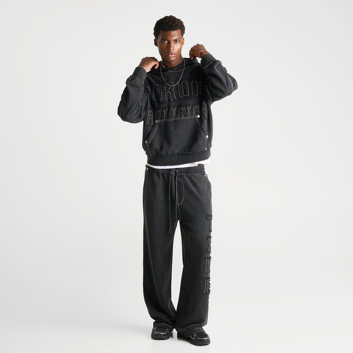 Men's True Religion Logo Appliqué Big T Boxy Hoodie - Black