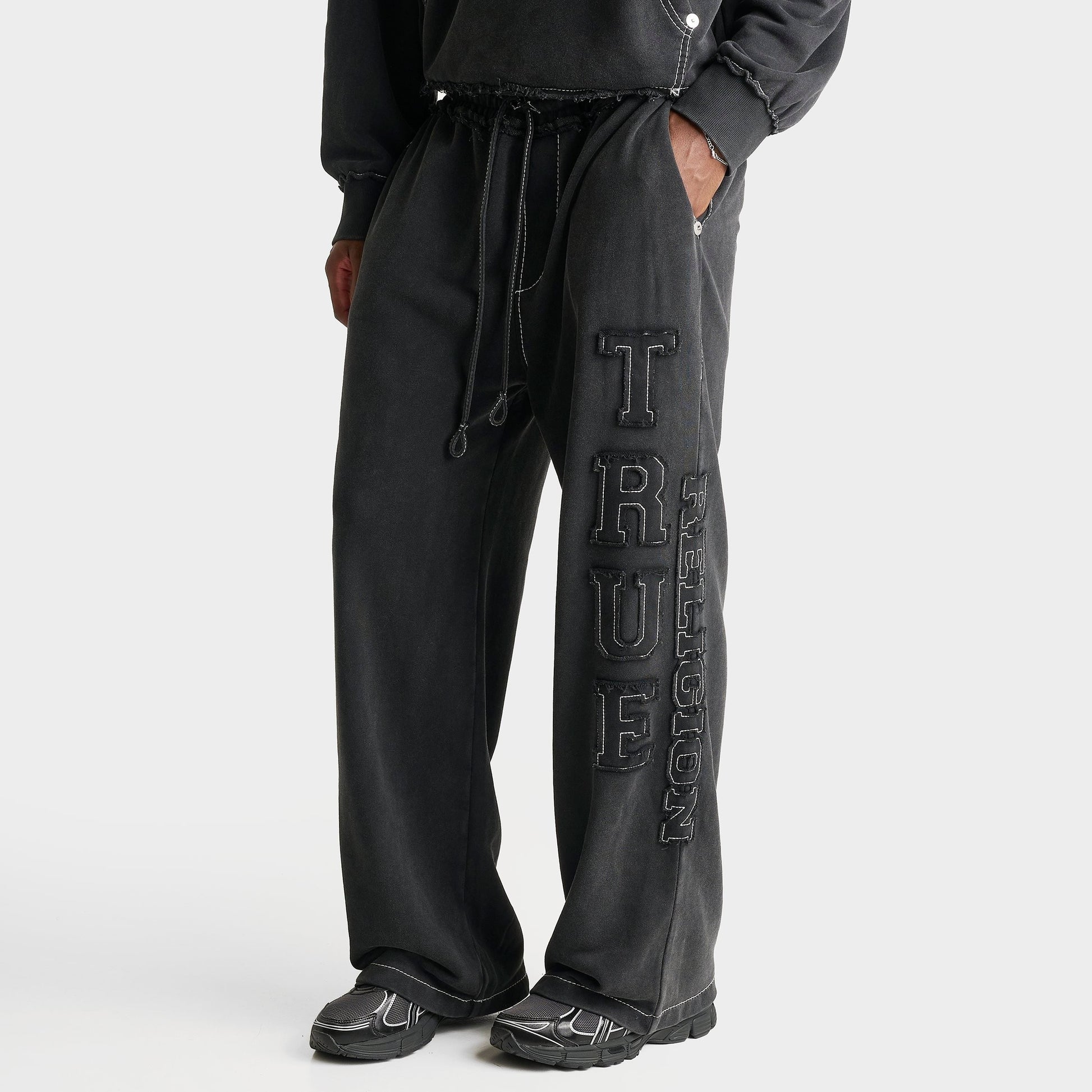 Men's True Religion Logo Appliqué Big T Baggy Sweatpants - Black