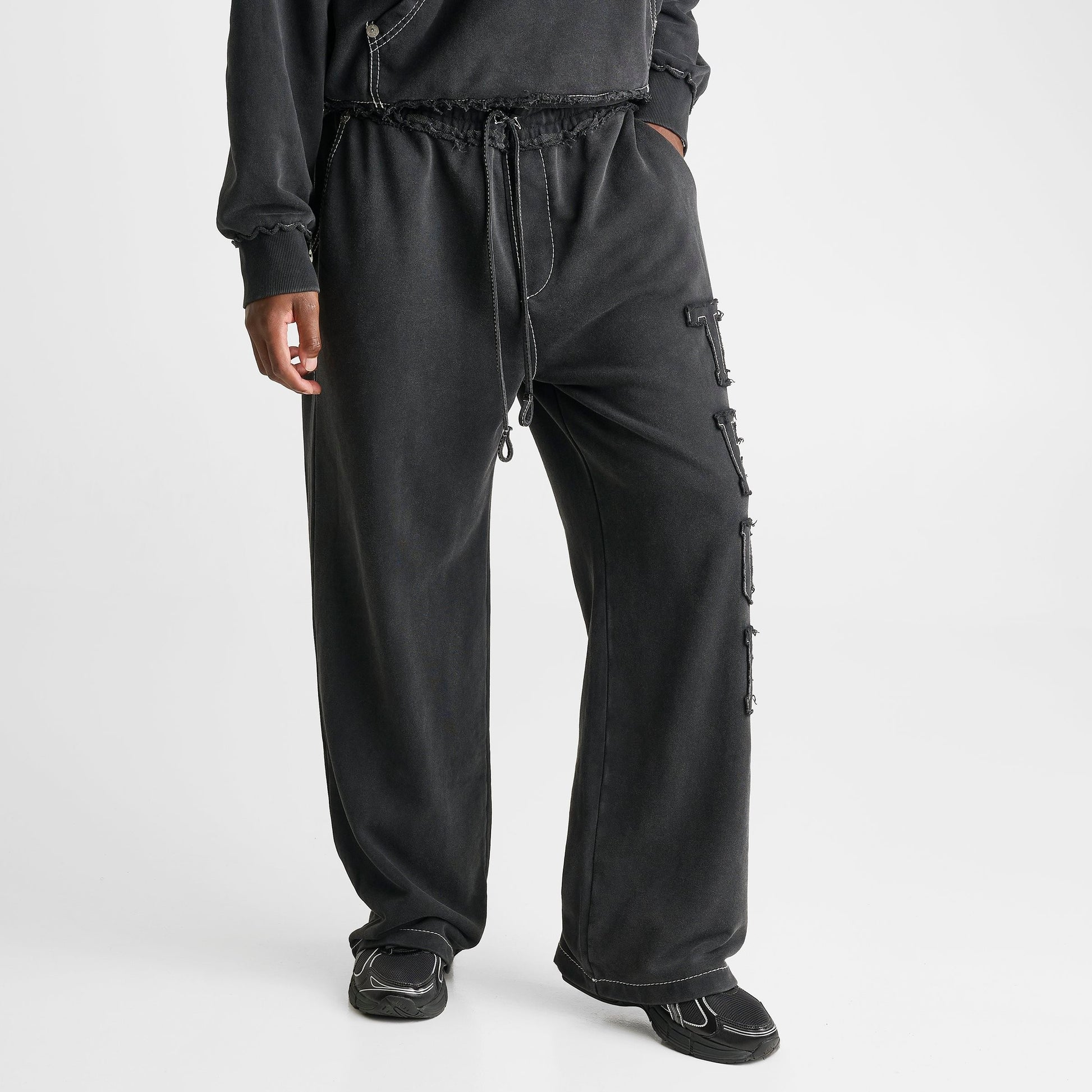 Men's True Religion Logo Appliqué Big T Baggy Sweatpants - Black