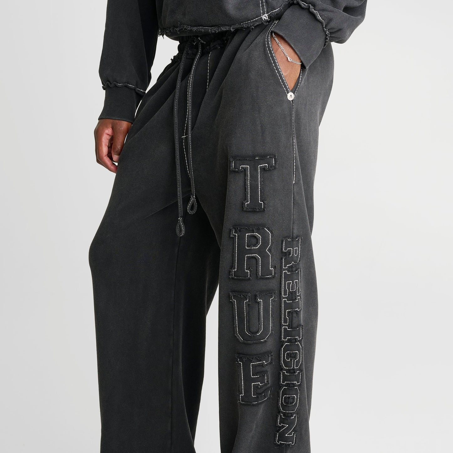 Men's True Religion Logo Appliqué Big T Baggy Sweatpants - Black