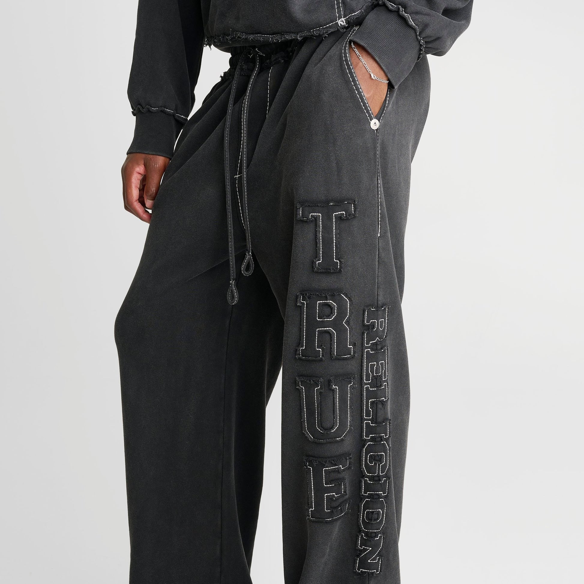 Men's True Religion Logo Appliqué Big T Baggy Sweatpants - Black
