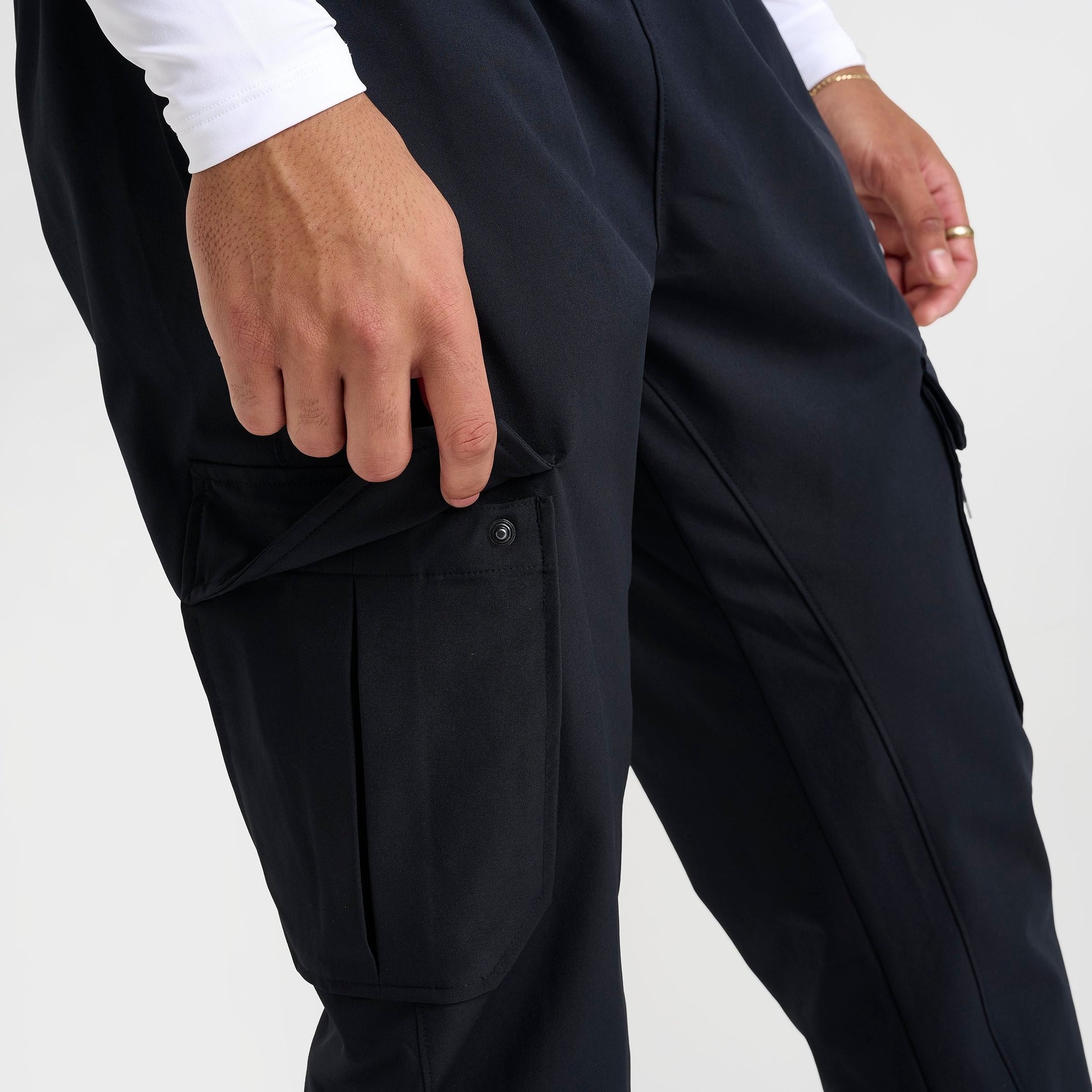 Men's Under Armour UA Woven Cargo Jogger Pants - Black/Steel