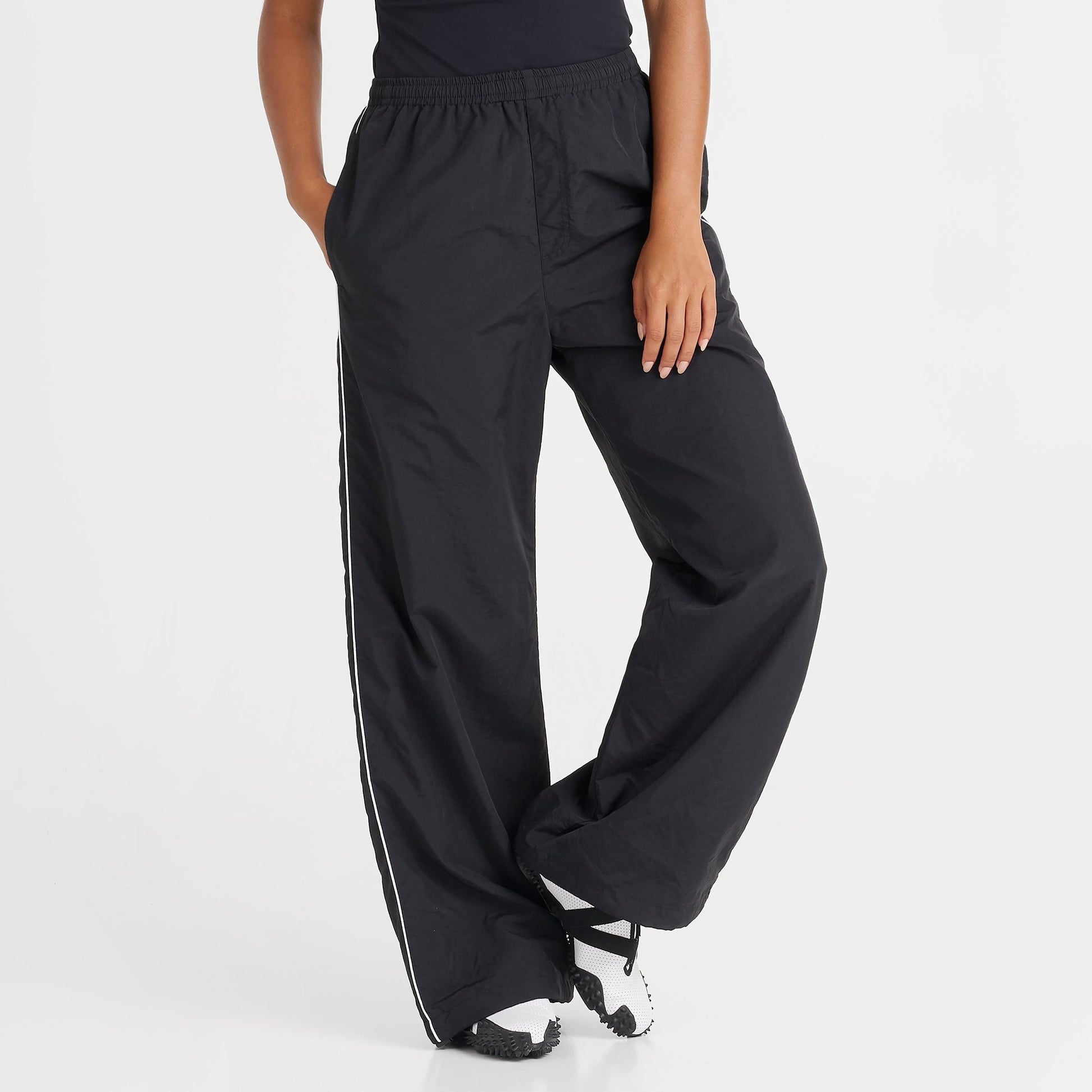 Women's DAILYSZN Weather-Resistant Piped Woven Pants - Black/White