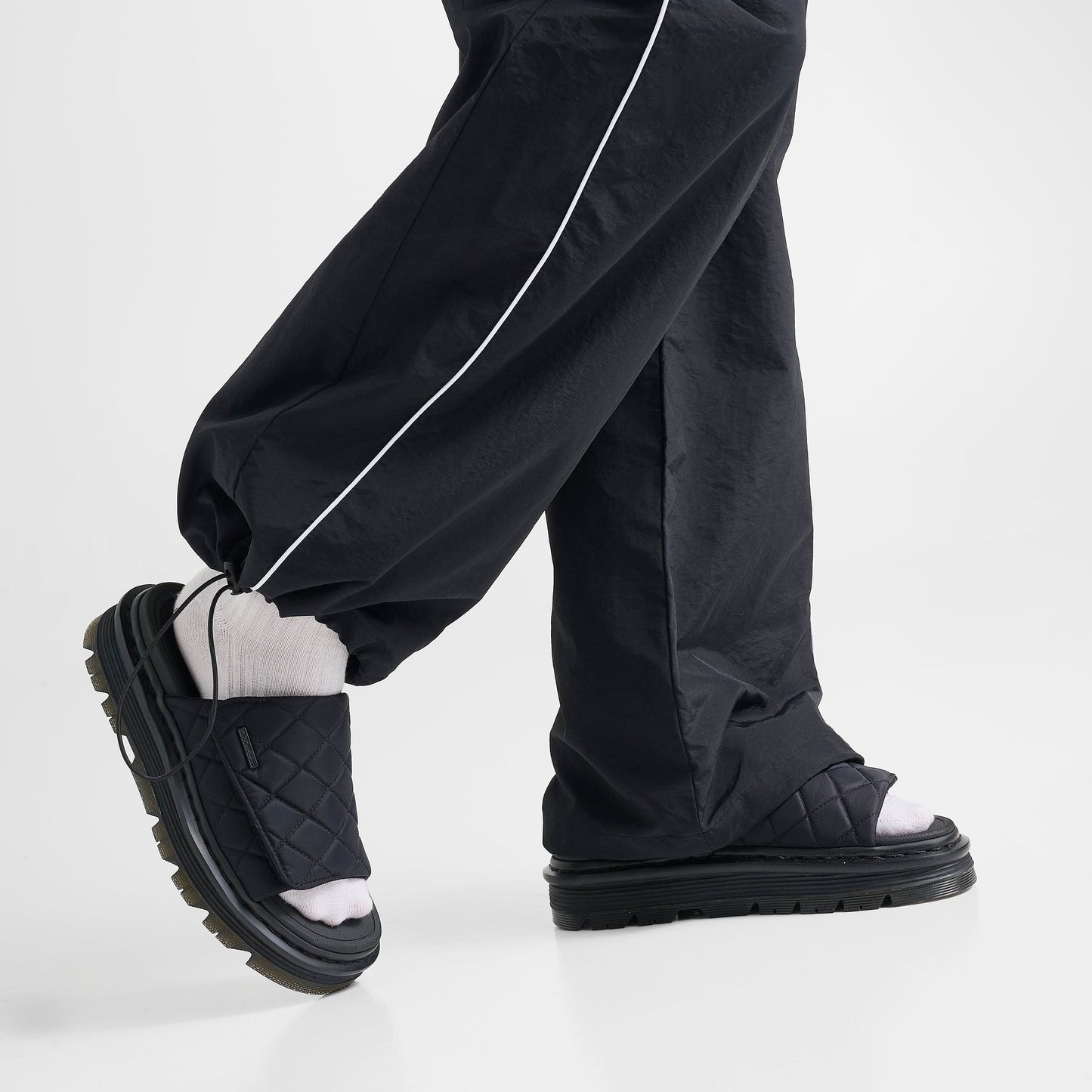 Women's DAILYSZN V2 Piped Woven Pants - Black