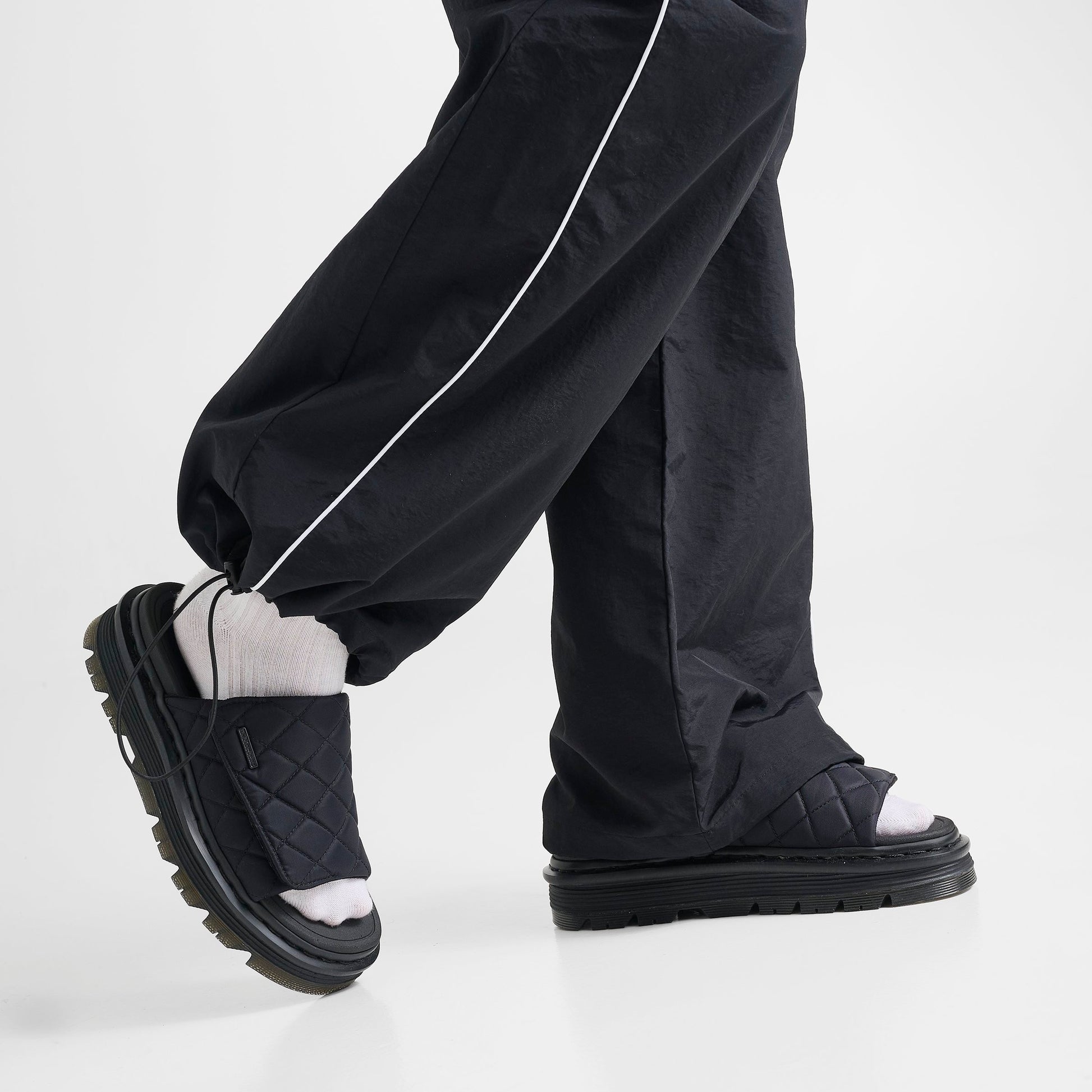 Women's DAILYSZN V2 Piped Woven Pants - Black