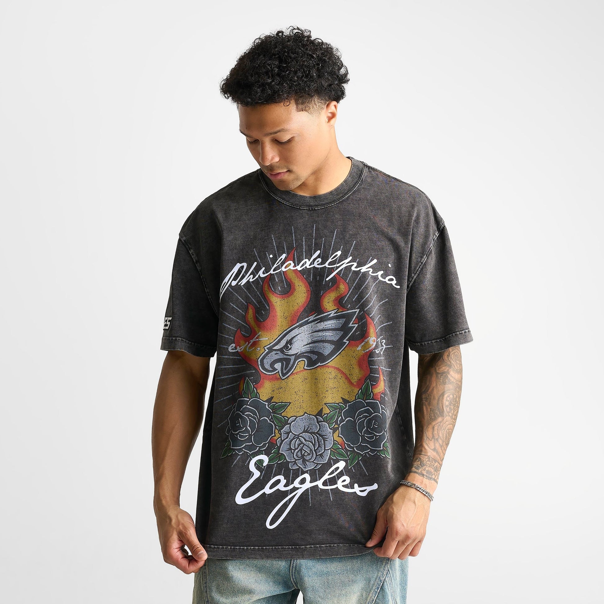 Men's Pro Standard Philadelphia Eagles NFL Fire And Roses Graphic T-Shirt - Washed Black