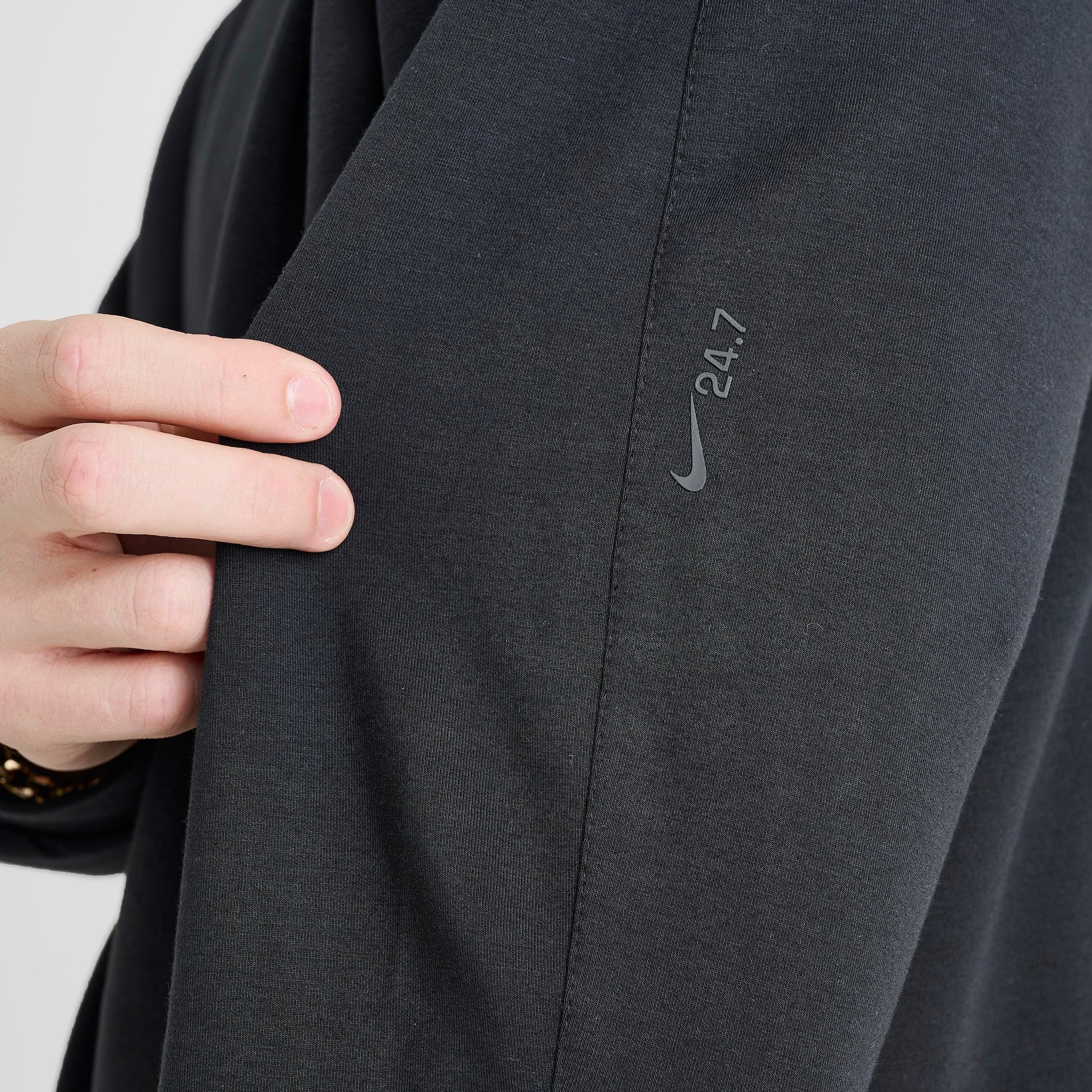 Men's Nike 24.7 ImpossiblySoft Dri-FIT Crewneck Sweatshirt - Black/Dark Smoke Grey