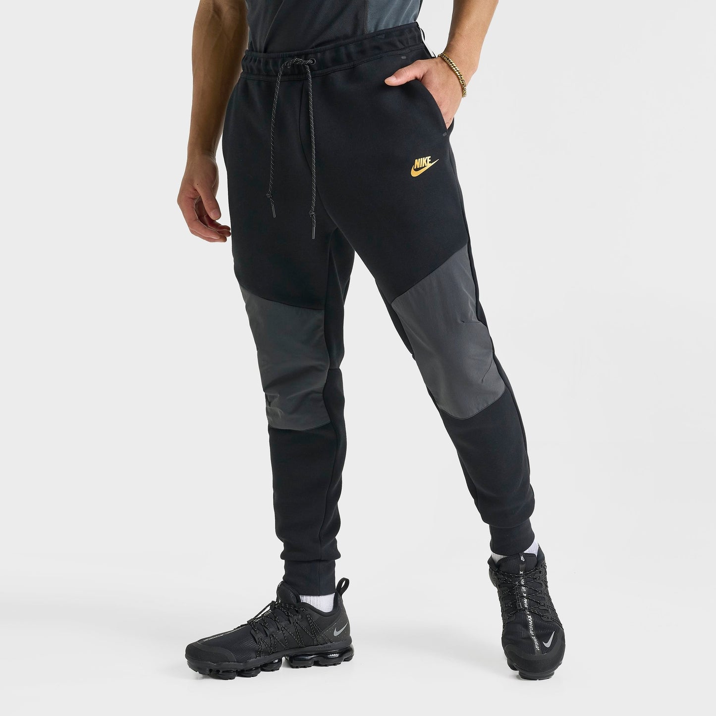 Men's Nike Sportswear Tech Fleece Jogger Pants - Black/Dark Smoke Grey/Metallic Gold