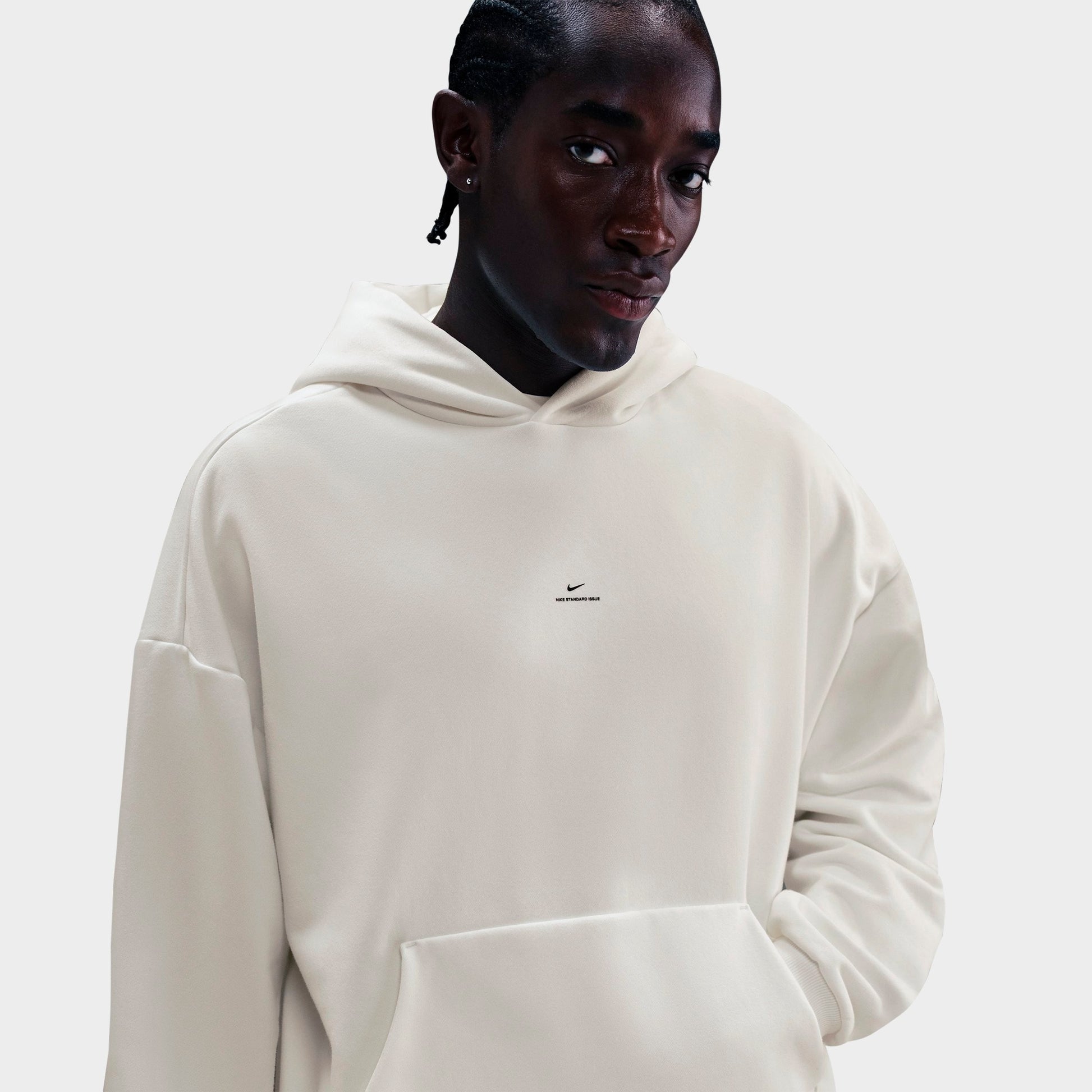 Men's Nike Standard Issue Therma-FIT Brushed Basketball Pullover Hoodie - Sail/Black