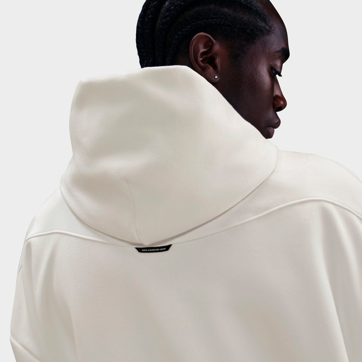 Men's Nike Standard Issue Therma-FIT Brushed Basketball Pullover Hoodie - Sail/Black