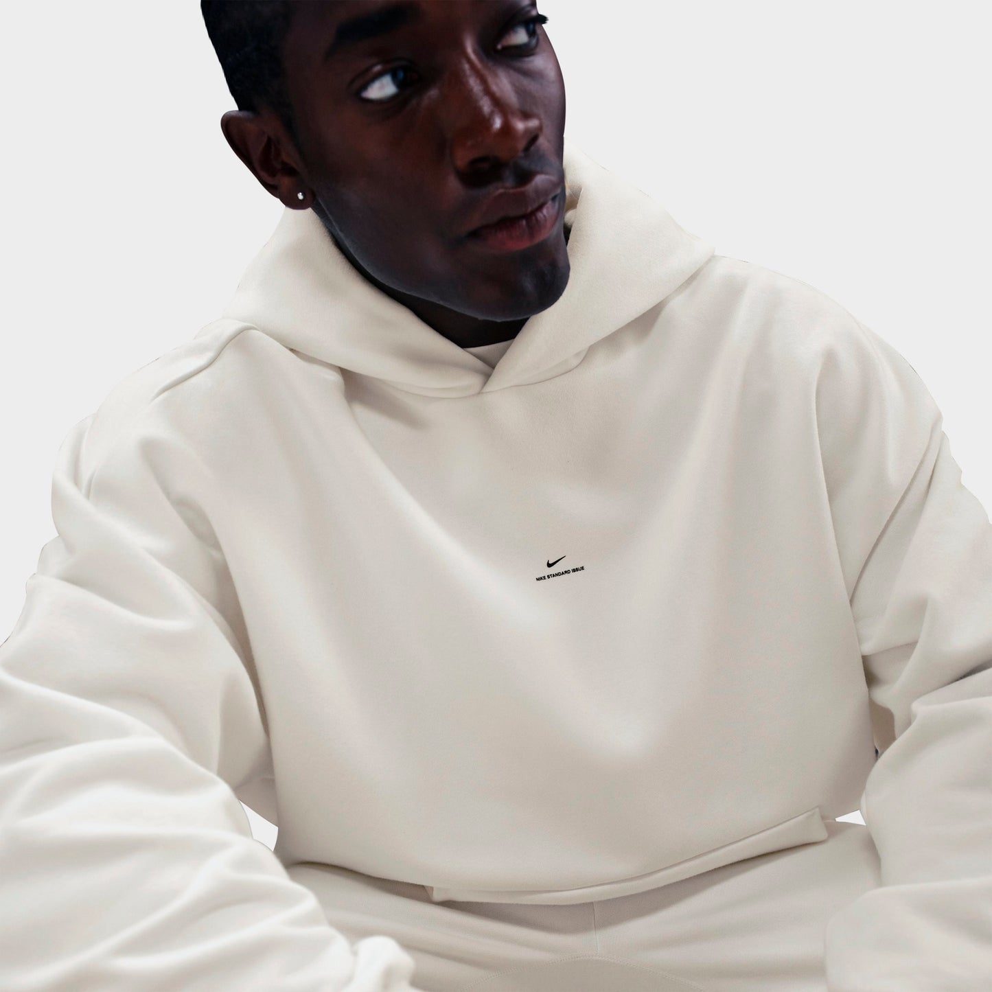 Men's Nike Standard Issue Therma-FIT Brushed Basketball Pullover Hoodie - Sail/Black