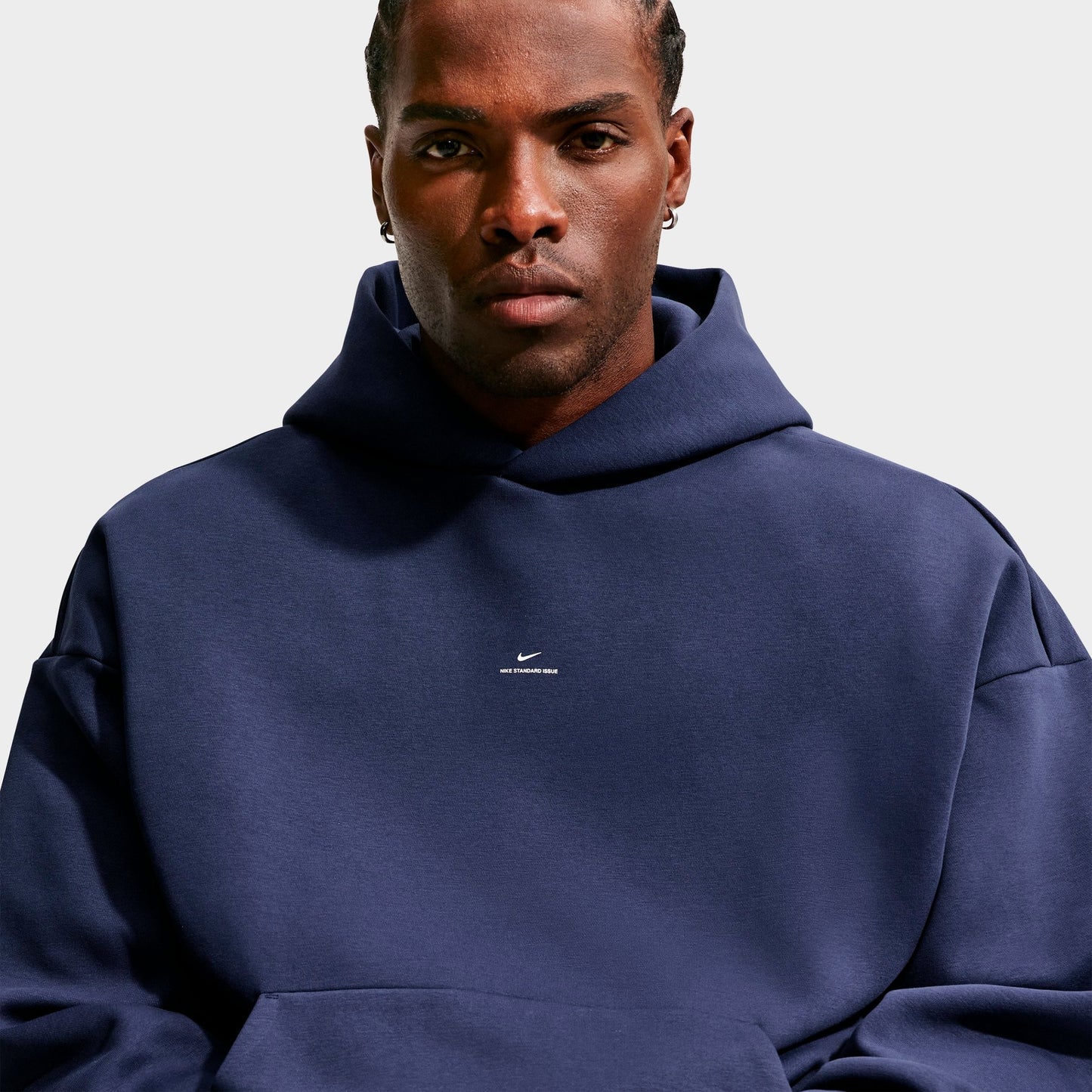 Men's Nike Standard Issue Therma-FIT Brushed Basketball Pullover Hoodie - Midnight Navy/Pale Ivory