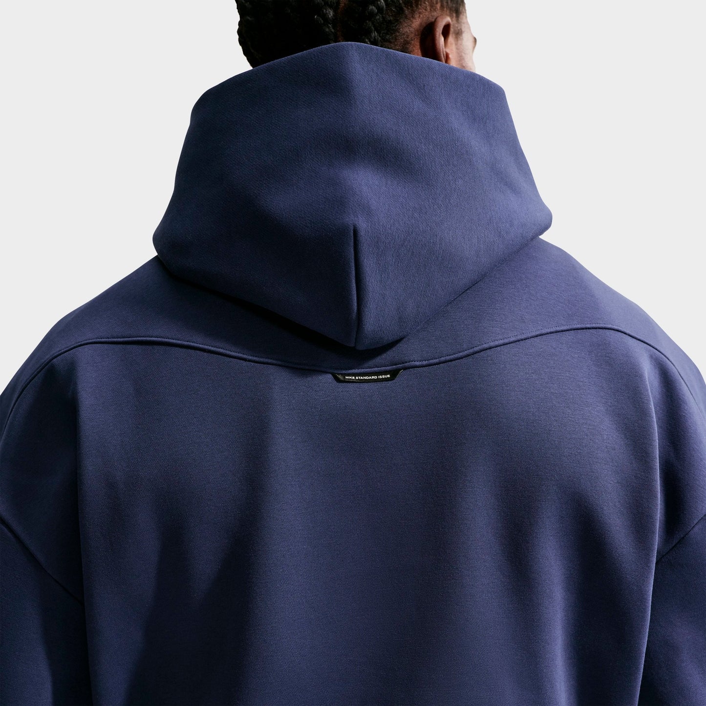 Men's Nike Standard Issue Therma-FIT Brushed Basketball Pullover Hoodie - Midnight Navy/Pale Ivory