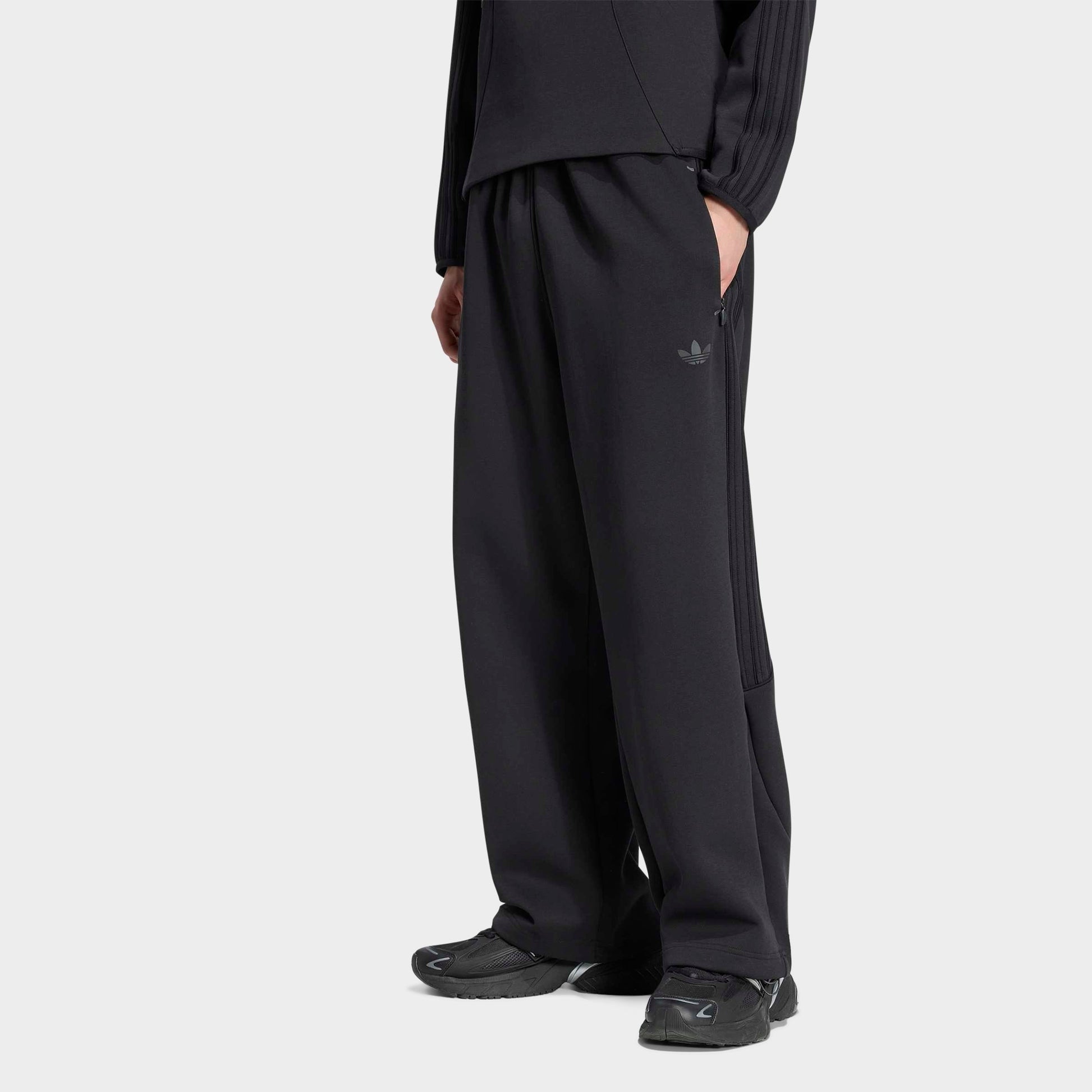 Men's adidas Originals Spacer Teamgeist 26 Cutline Open Hem Pants - Black