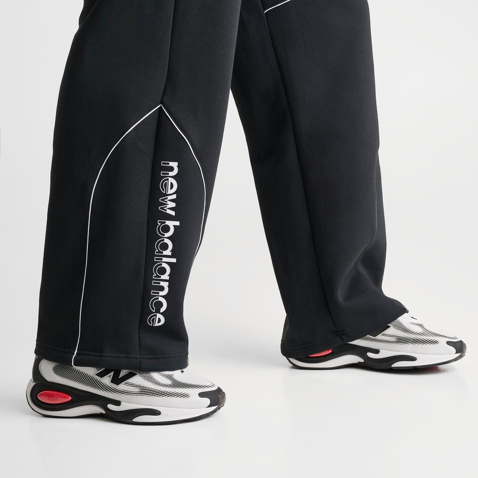 Men's New Balance Trackside Fleece Sweatpants - Black/White
